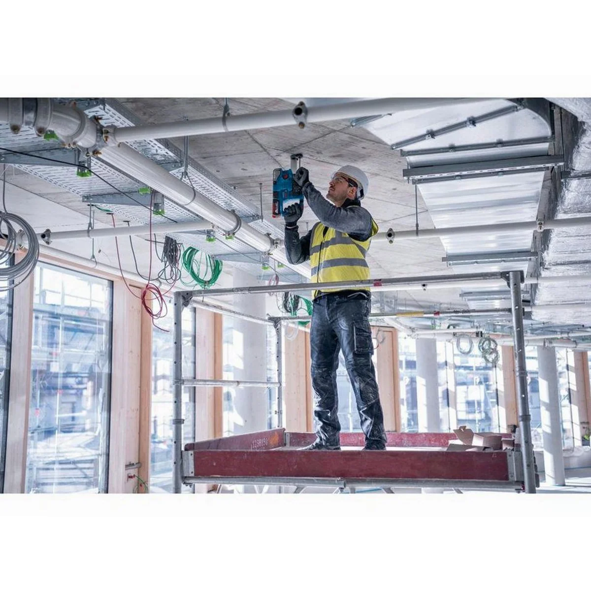 Bosch Professional GBH 18 V-22, kompakt, leistungsstark, ergonomisch — inkl. GDE 18 V-12 4