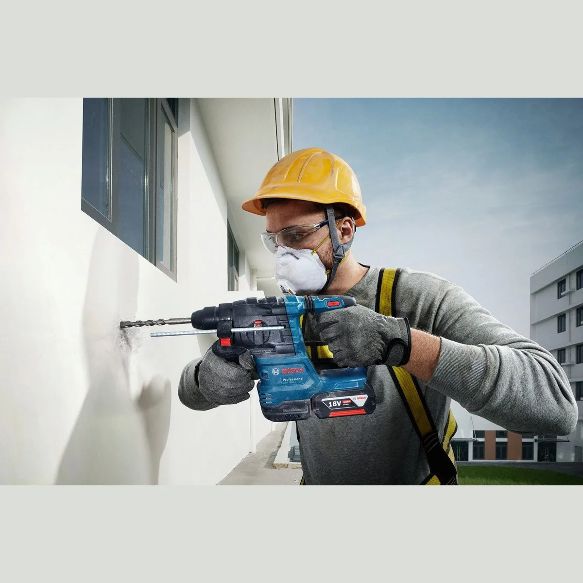 Bosch Professional GBH 18V-22, Akku-Bohrhammer mit SDS plus, inkl. 2x 4,0 Ah Akkus und Schnellladegerät 2
