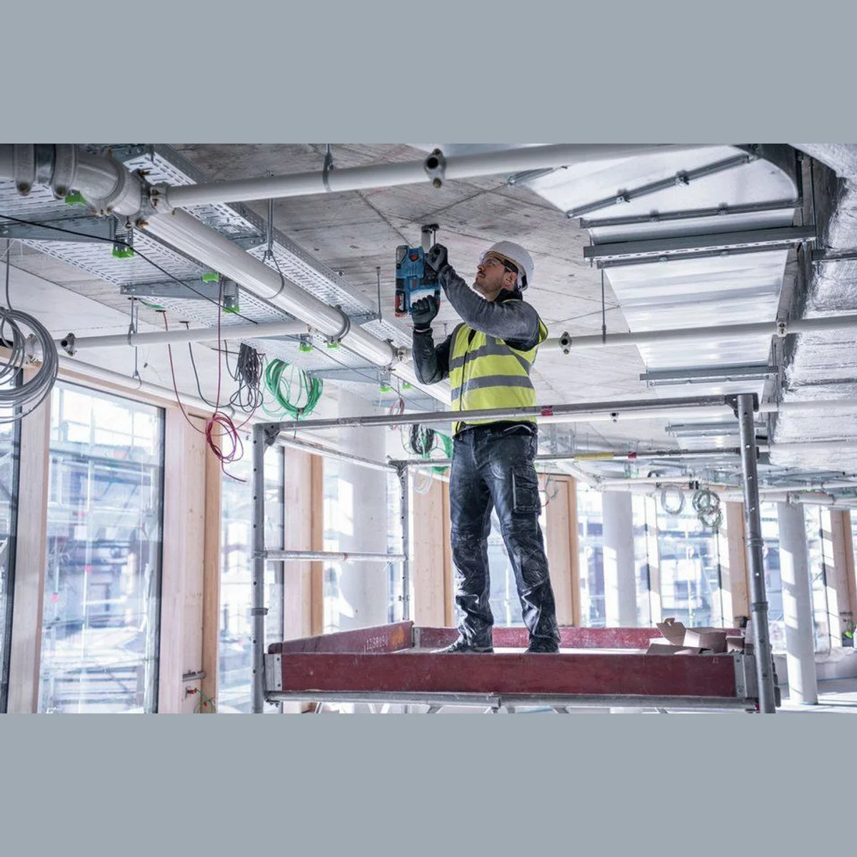 BOSCH Akku-Kombibohrhammer GBH 18V-22, hohe Effizienz und Flexibilität — inkl. 2x 4 Ah Akku 4