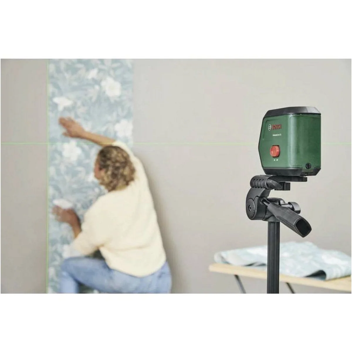 Bosch Home & Garden AdvancedLevel 2G Kreuzlinienlaser, präzise Selbstnivellierung, grüne Laserlinien 2
