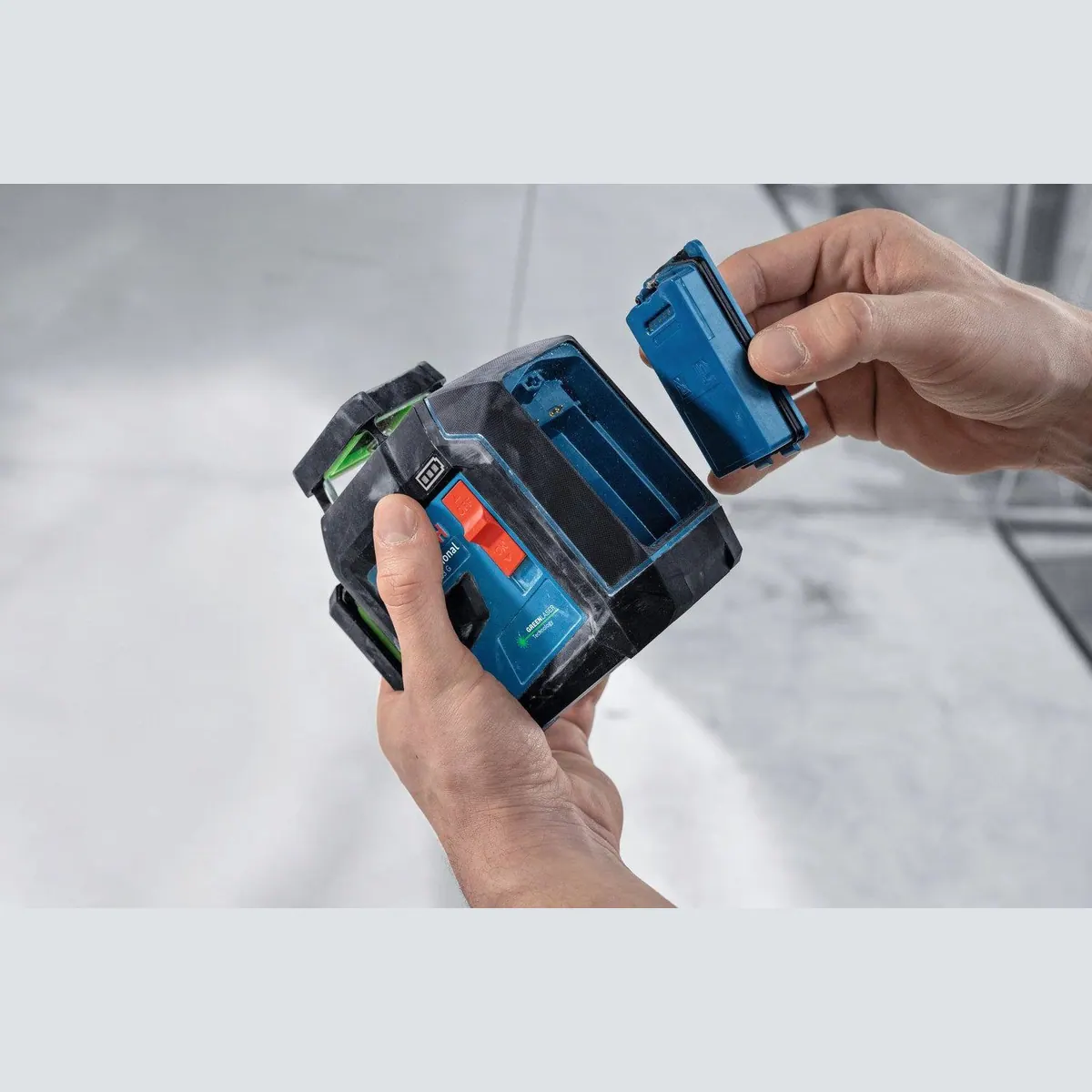 Bosch Professional GLL 80-33 G, Dual Power Source, IP65-Schutz 3