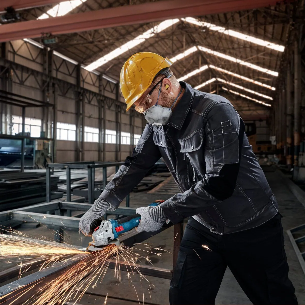 Bosch Professional GWS 18V-8 Akku-Winkelschleifer, kraftvoll und ergonomisch — inkl. 2x Akku 5,0Ah 2