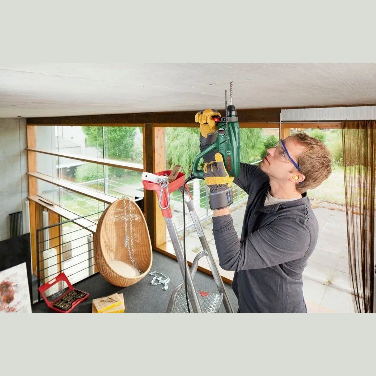 Bosch Home & Garden Bohrhammer PBH 2100 RE, kraftvoller 550-W-Motor, SDS plus-Bohrfutter, Vario Lock 4