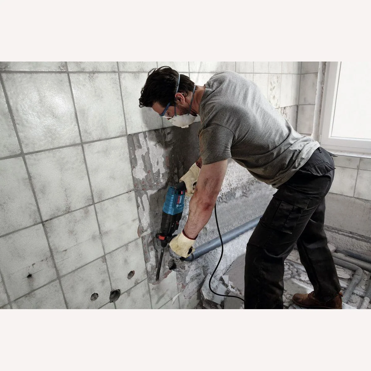 BOSCH GBH 240 Bohrhammer, SDS plus, 790 W, 930 U/min — präzise Leistung im Handwerkerkoffer 4