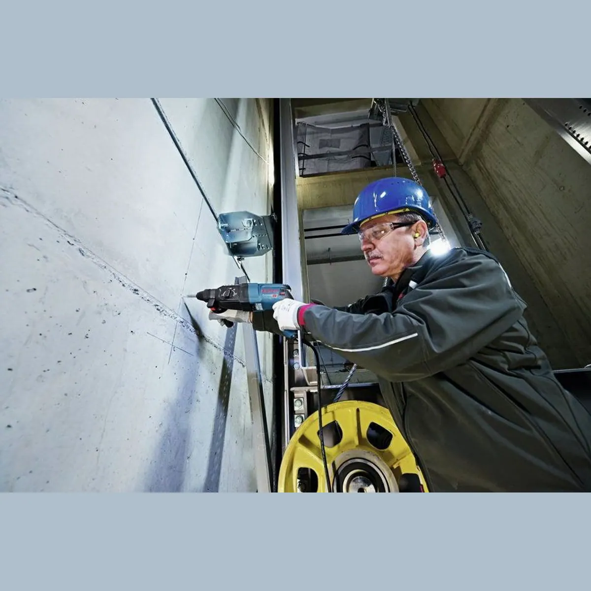 Bosch Professional GBH 2-26, SDS plus Bohrhammer, 900 U/min, 830 W Leistung 3