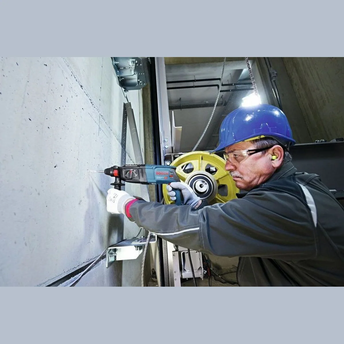 Bosch Professional GBH 2-26, SDS plus Bohrhammer, 900 U/min, 830 W Leistung 4