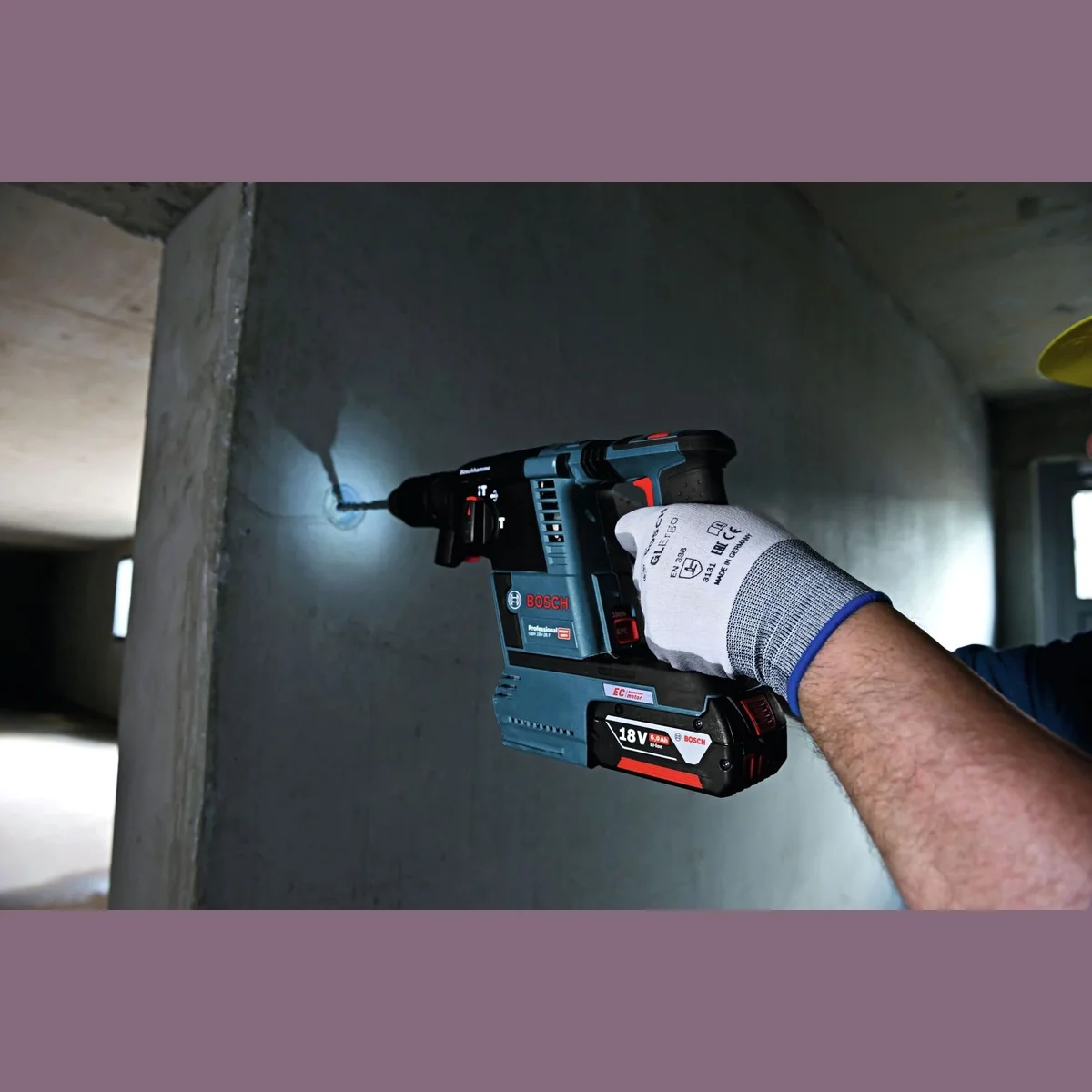 Bosch Professional GBH 18V-26F Akku-Kombibohrhammer, 18 V, SDS plus, 2x 5 Ah Akkus 4