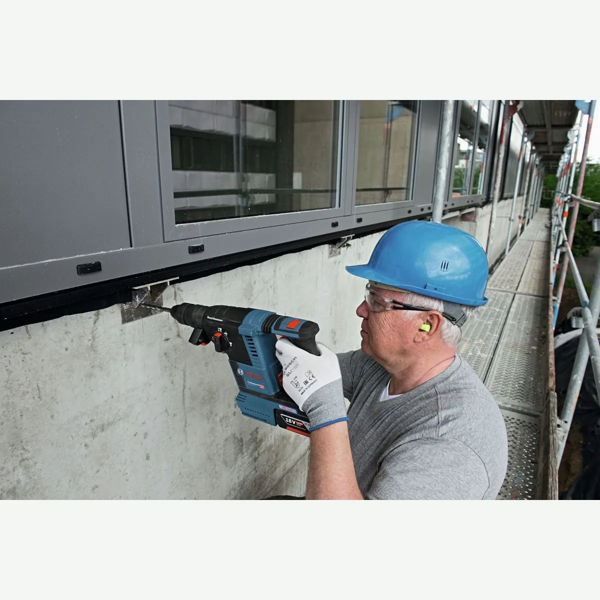 Bosch Professional GBH 18V-26F Akku-Kombibohrhammer, 18 V, SDS plus, 2x 5 Ah Akkus 5