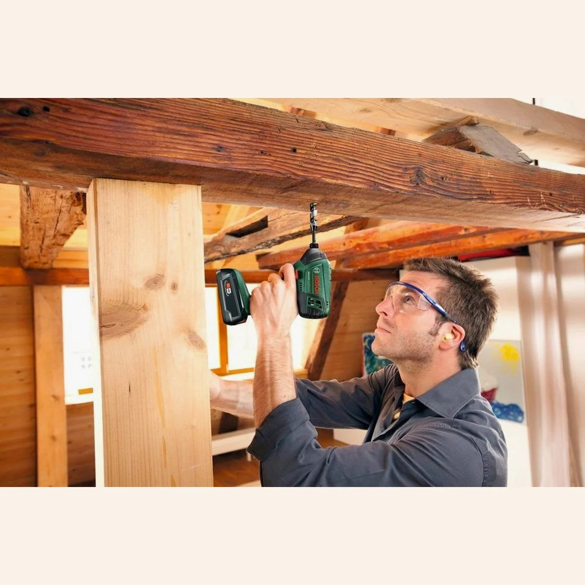 Bosch Home & Garden AdvancedImpactDrive 18, kraftvoller Akku-Schlagbohrschrauber mit 2600 U/min — inkl. Akku und Ladegerät 4
