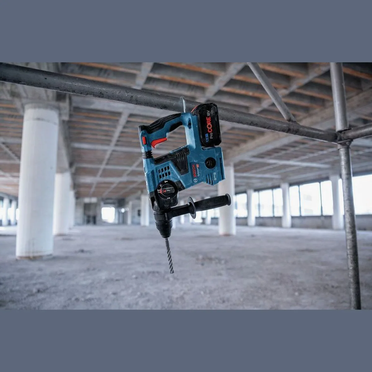 BOSCH Akku-Kombibohrhammer GBH 18V-28 CF, 18 V, SDS plus mit 2x ProCORE 8 Ah Akkus 4