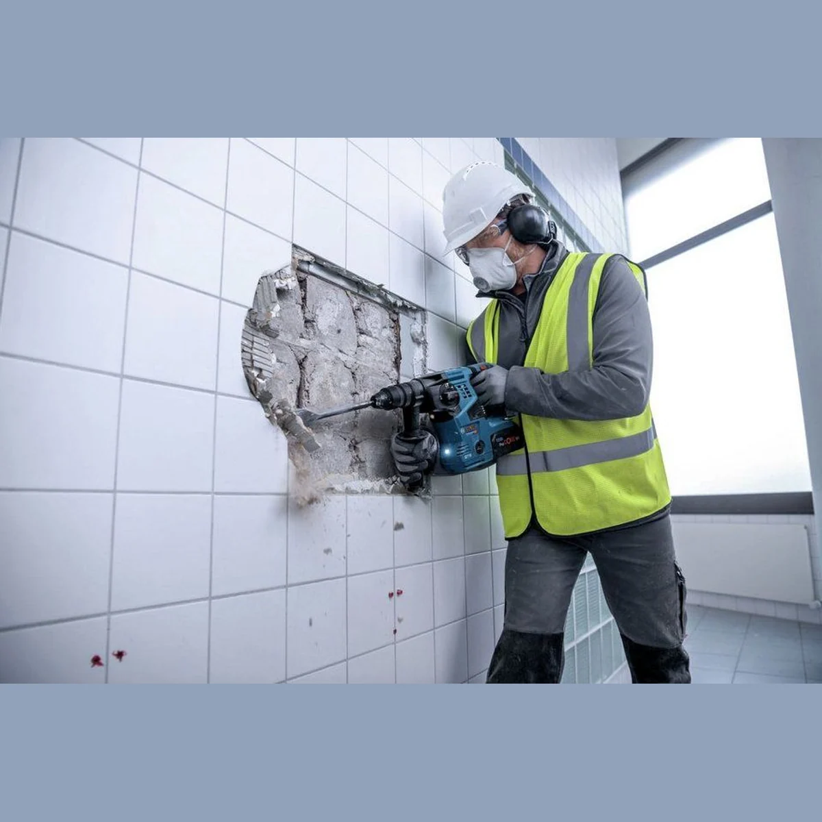 BOSCH Akku-Kombibohrhammer GBH 18V-28 CF, 18 V, SDS plus mit 2x ProCORE 8 Ah Akkus 5