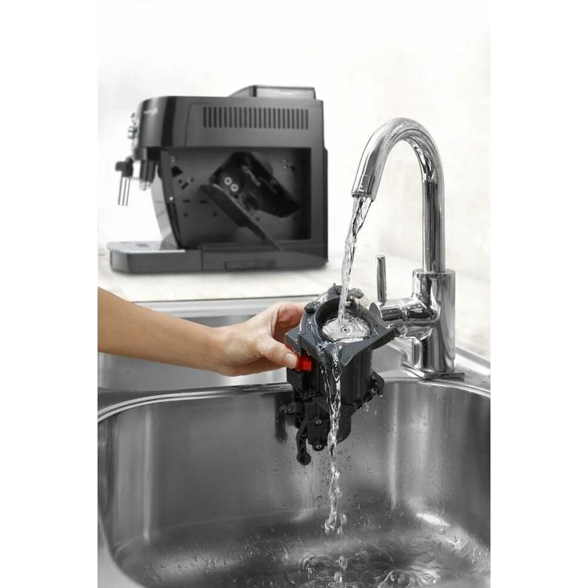 De'Longhi ECAM 20.116.B Kaffeevollautomat, herausnehmbare Brühgruppe, 1,8 l Wassertank, leises Kegelmahlwerk 4