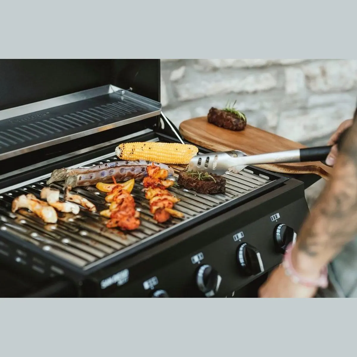 Enders Gasgrill San Diego Next 4, 9 kW Leistung, Edelstahl-Grillrost, pulverbeschichtete Garhaube 2