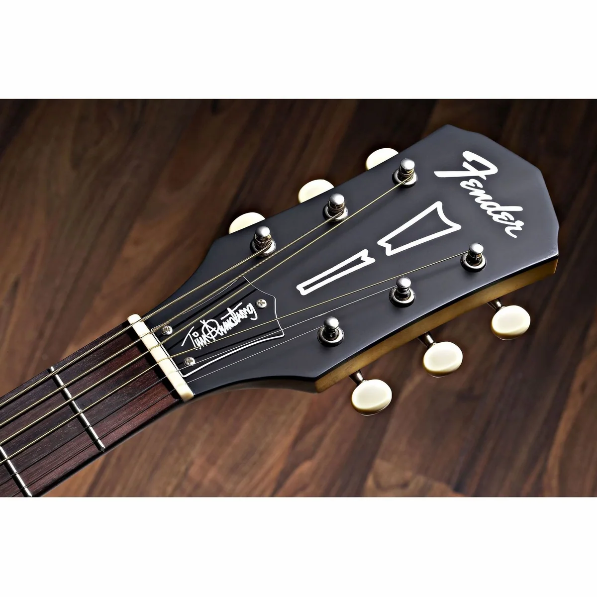 Fender Tim Armstrong Hellcat, kompakter Concert-Body, massive Mahagonidecke, Fishman Pickup 5