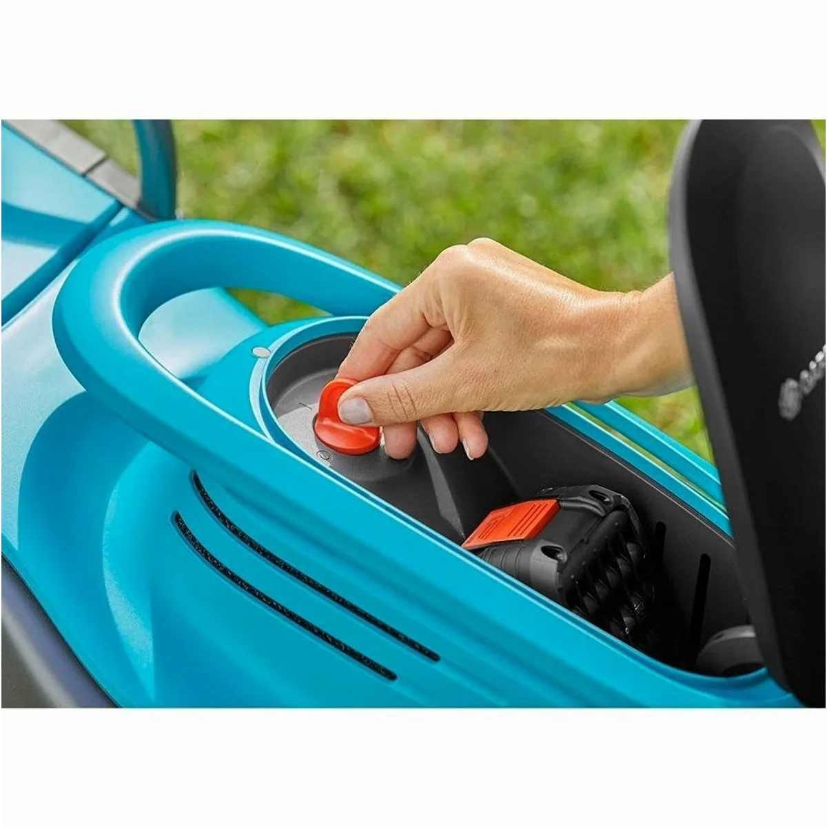 GARDENA PowerMax 30 Akku-Rasenmäher, 30 cm Schnittbreite, ergonomischer Griff 2