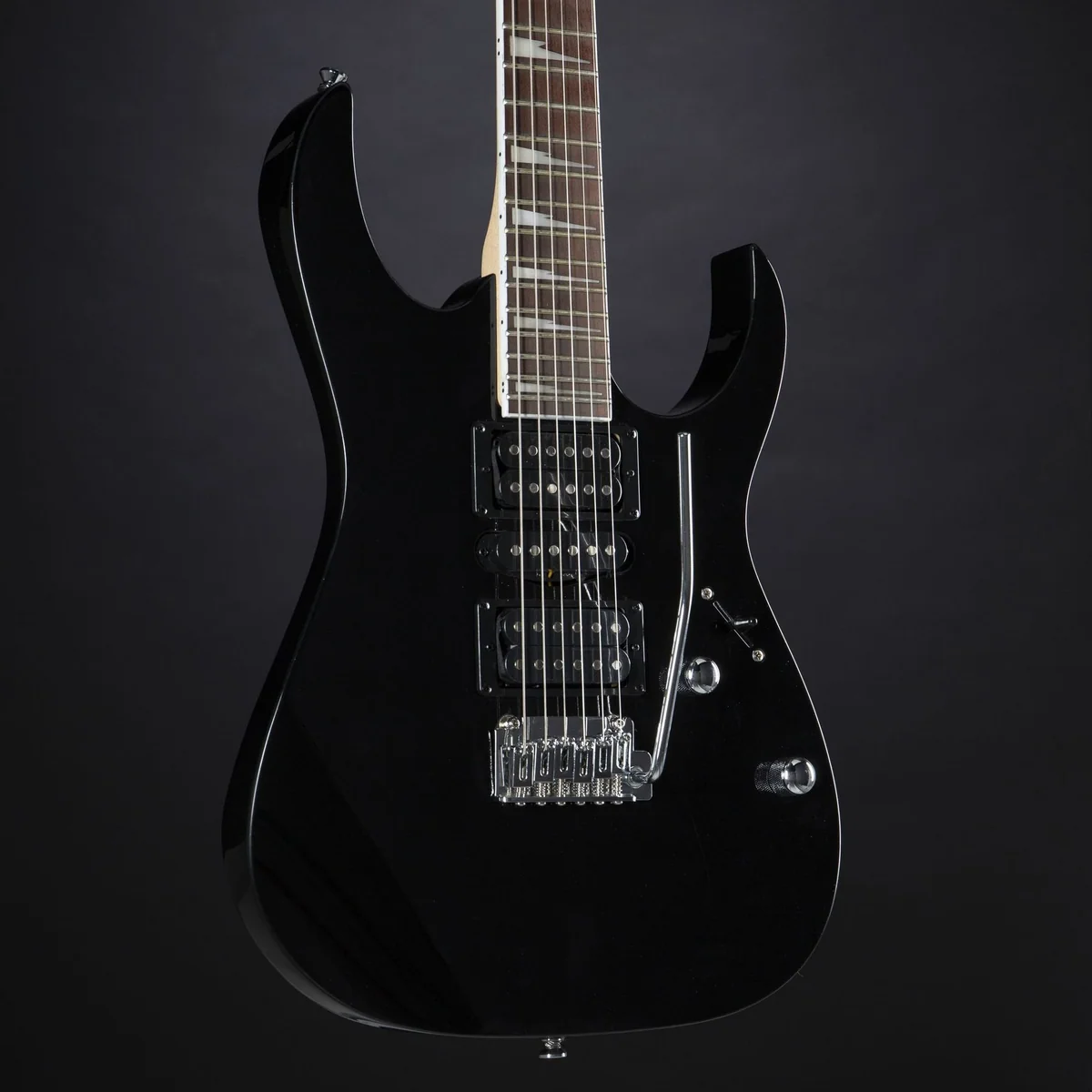 Ibanez Gio GRG170DX-BKN Black Night, vielseitige E-Gitarre mit HSH-Pickups 5