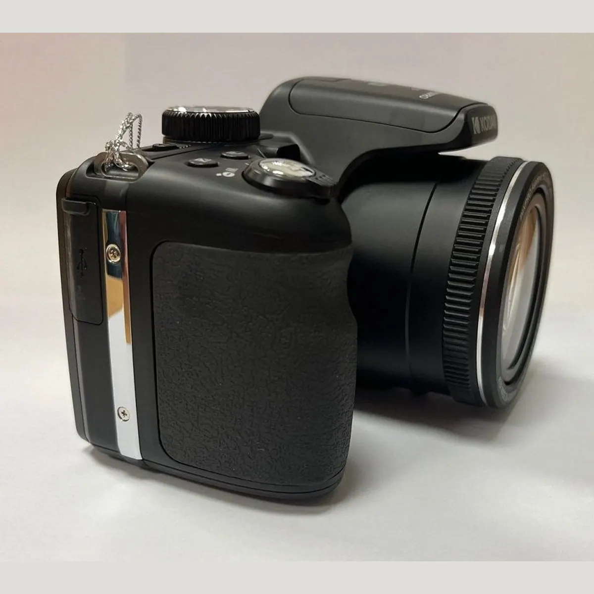 Kodak PixPro AZ426 Digitalkamera, 42-facher Zoom, 20 Megapixel, Full HD-Video 4