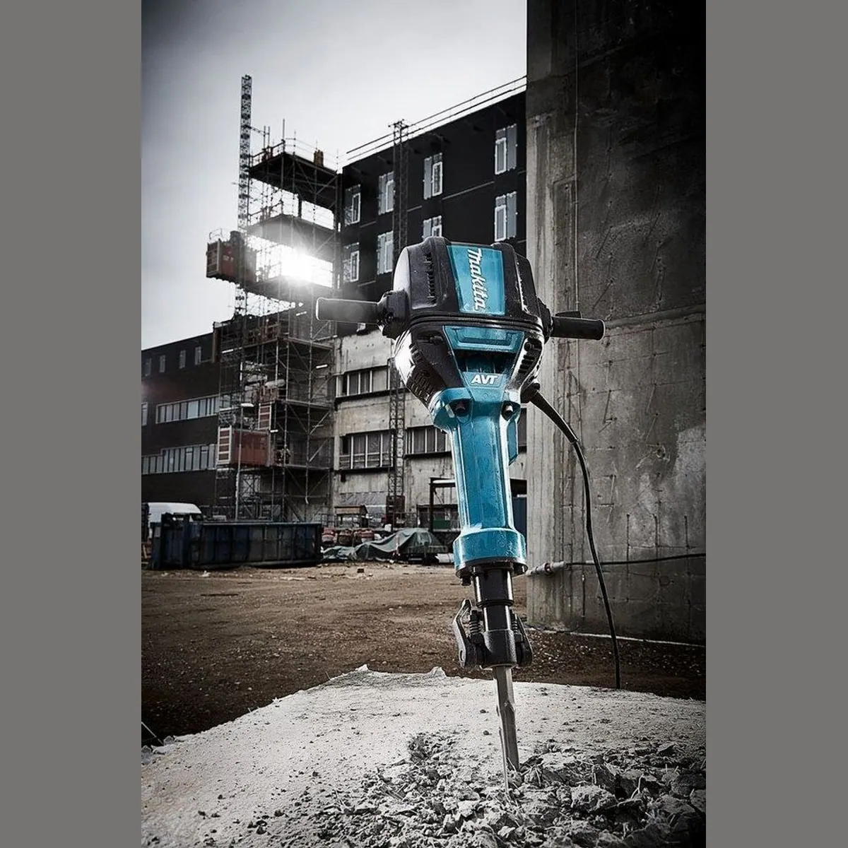 Makita HM1812 Abbruchhammer, 2000 W, 28-mm-Sechskant — hohe Schlagkraft, präzise Anwendung, ergonomisches Design 5