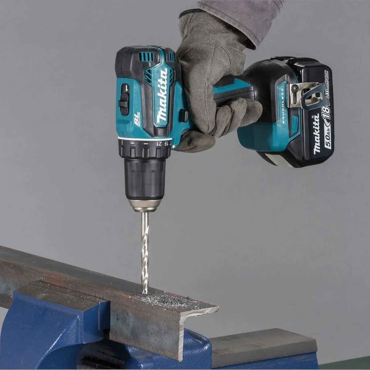 Makita DDF485RFJ Akku-Bohrschrauber, bürstenloser Motor, 2-Gang-Getriebe, 18V Akku 2