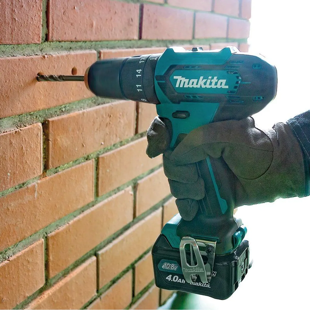 Makita HP333DSAX1 Akku-Schlagbohrschrauber, 1700 U/min, inkl. 2 Akkus und Koffer 2