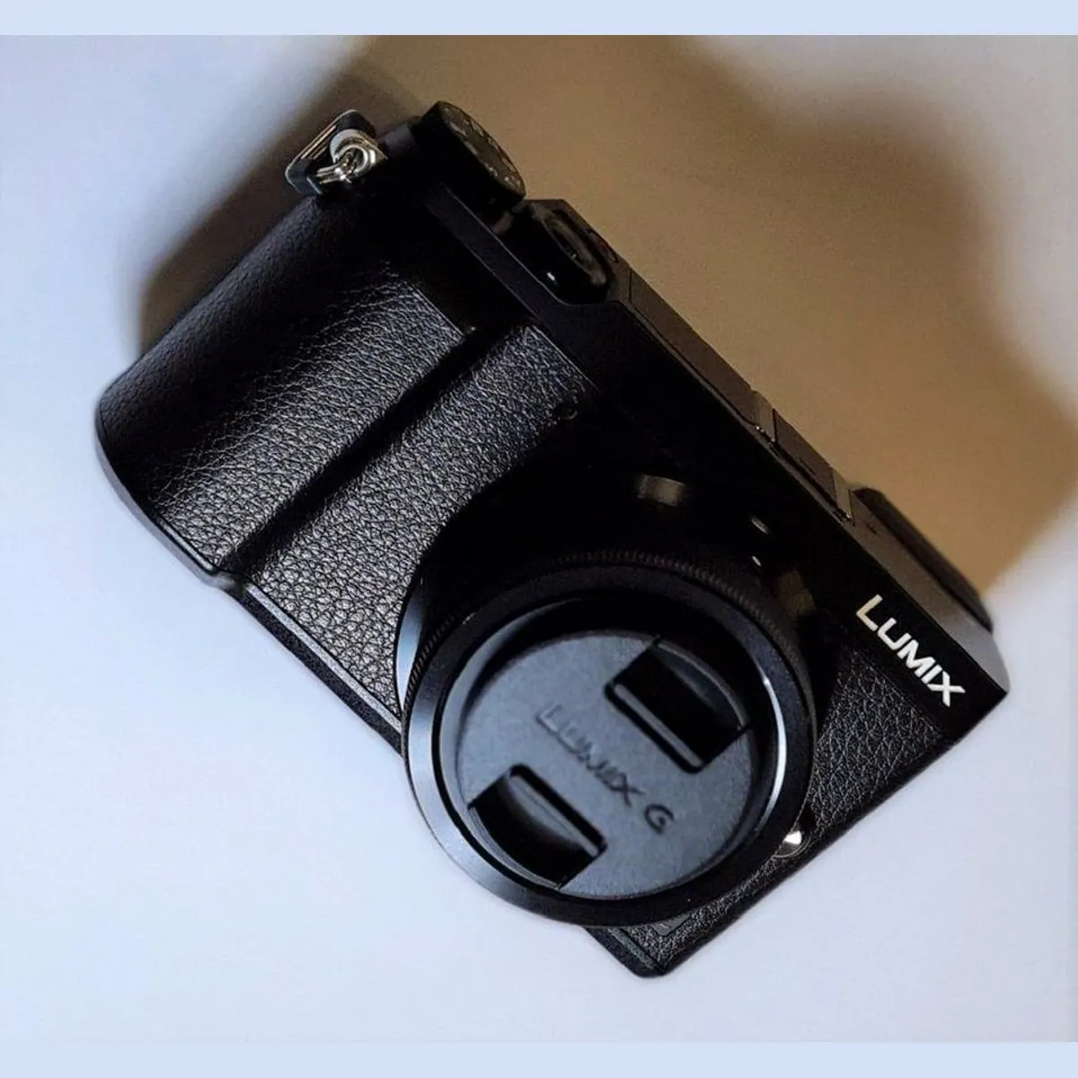 Panasonic Lumix GX80 Systemkamera, 4K Foto, 12-32 mm Objektiv, neigbarer Touchscreen 2