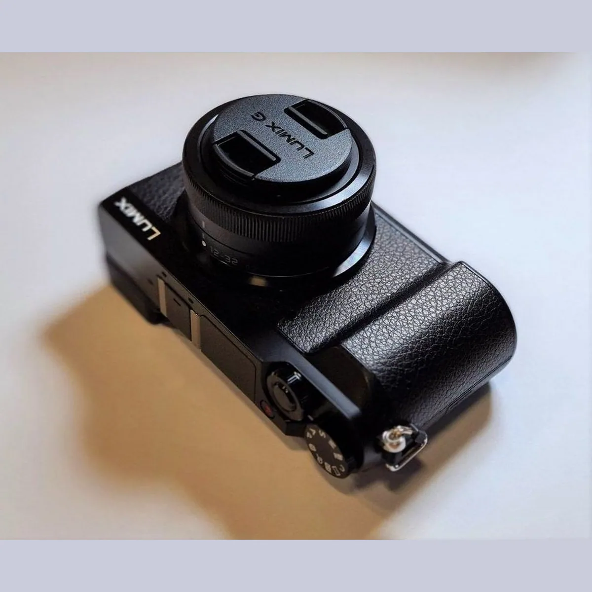 Panasonic Lumix GX80 Systemkamera, 4K Foto, 12-32 mm Objektiv, neigbarer Touchscreen 3