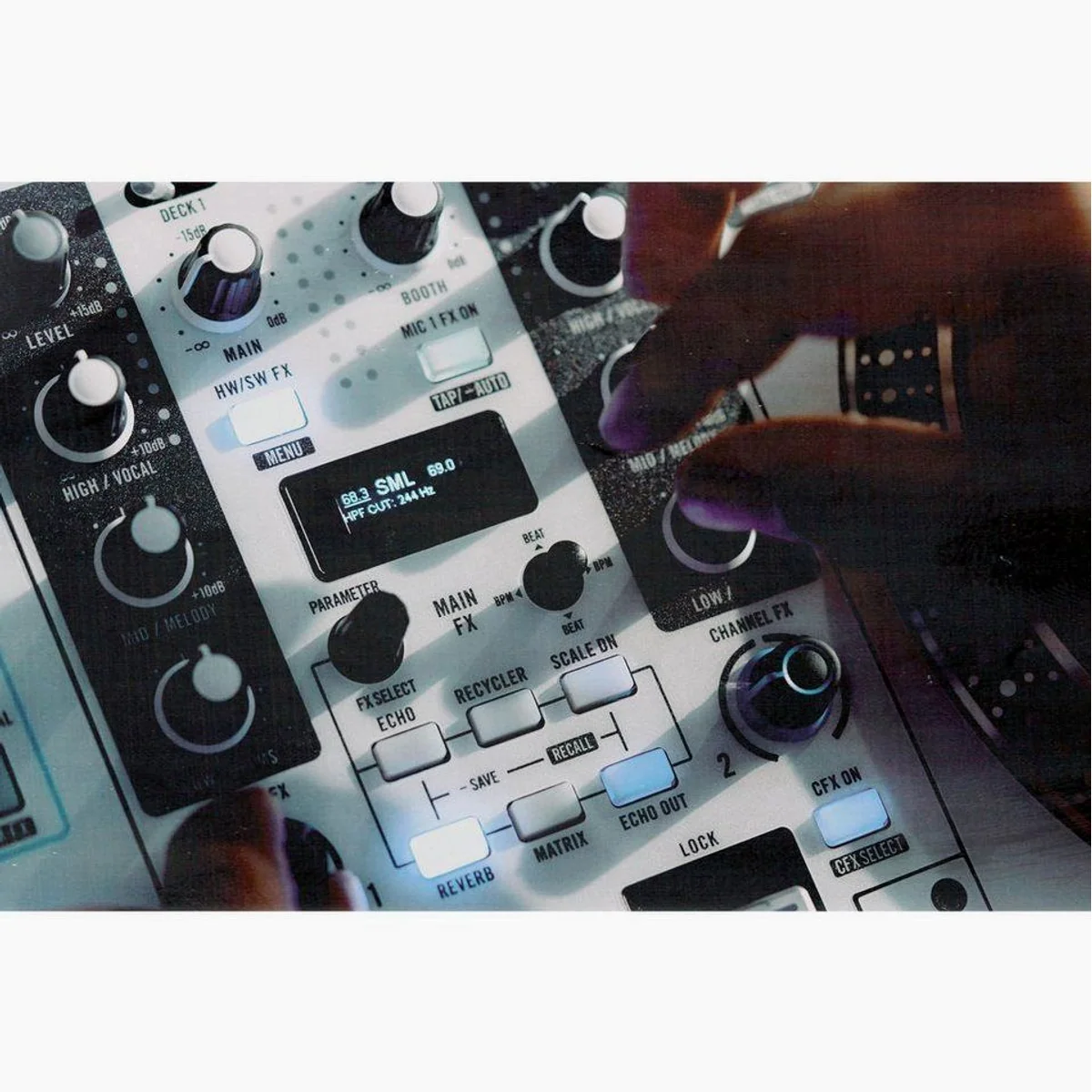 Rane ONE MKII DJ-Controller, motorisierte Plattenteller & Stems-Steuerung 5