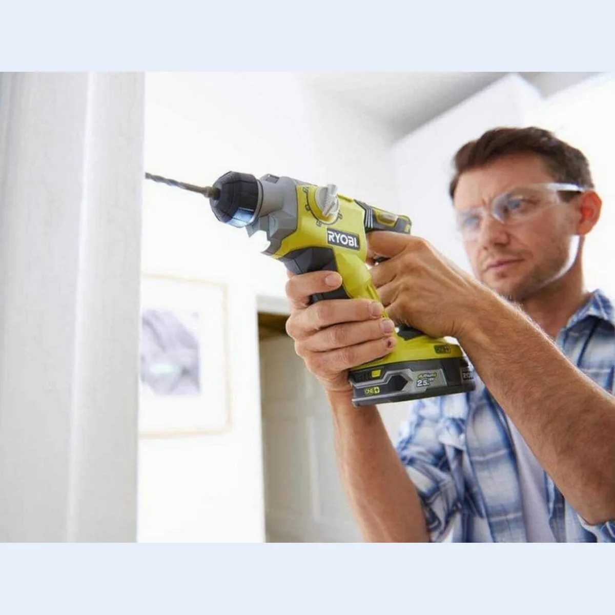 RYOBI Akku-Kombihammer ONE+, leistungsstark, vielseitig einsetzbar, ergonomisches Design 3
