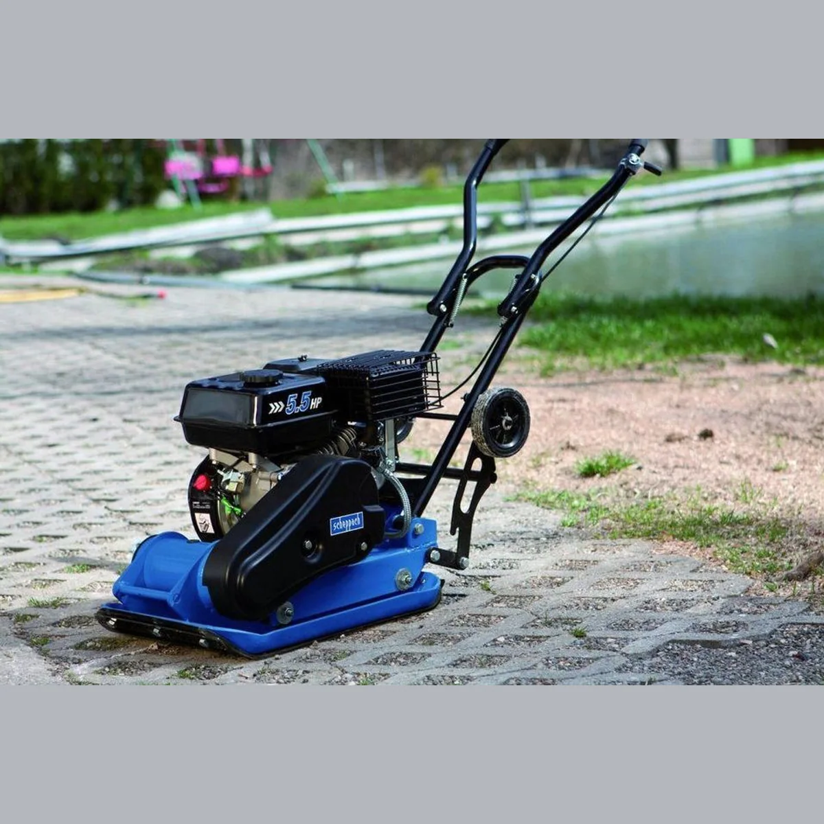 Scheppach HP 1100 S Rüttelplatte, leistungsstarker 4-Takt-Motor, robuste Stahlplatte 5
