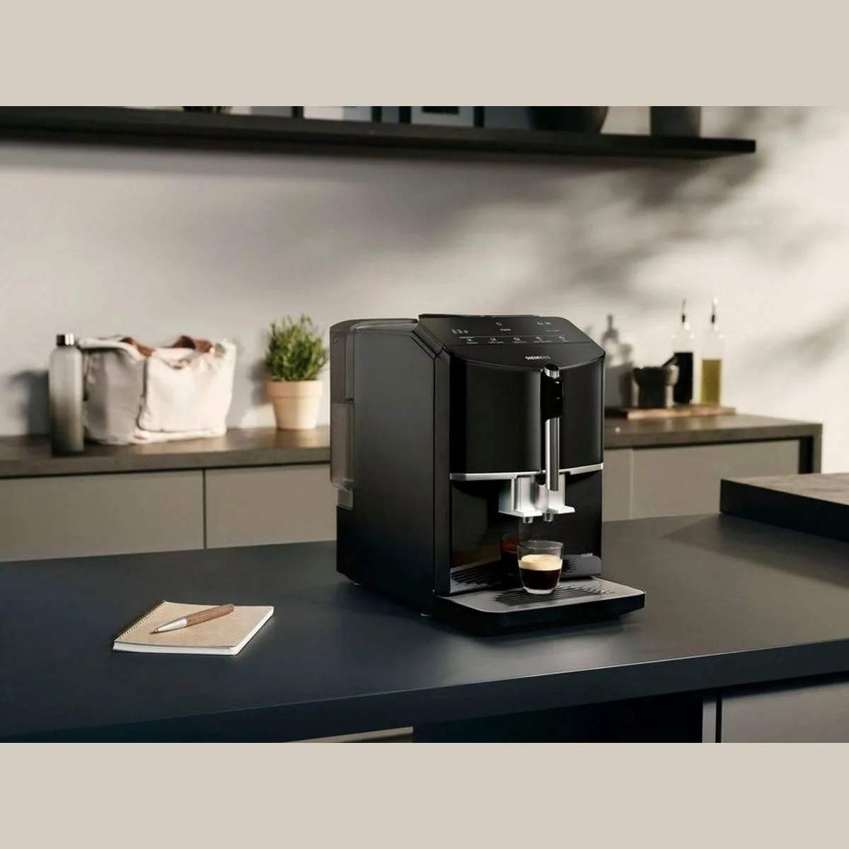 SIEMENS EQ.300 TF301E19 Kaffeevollautomat, OneTouch-Funktion, Keramikmahlwerk, elegante Optik 2