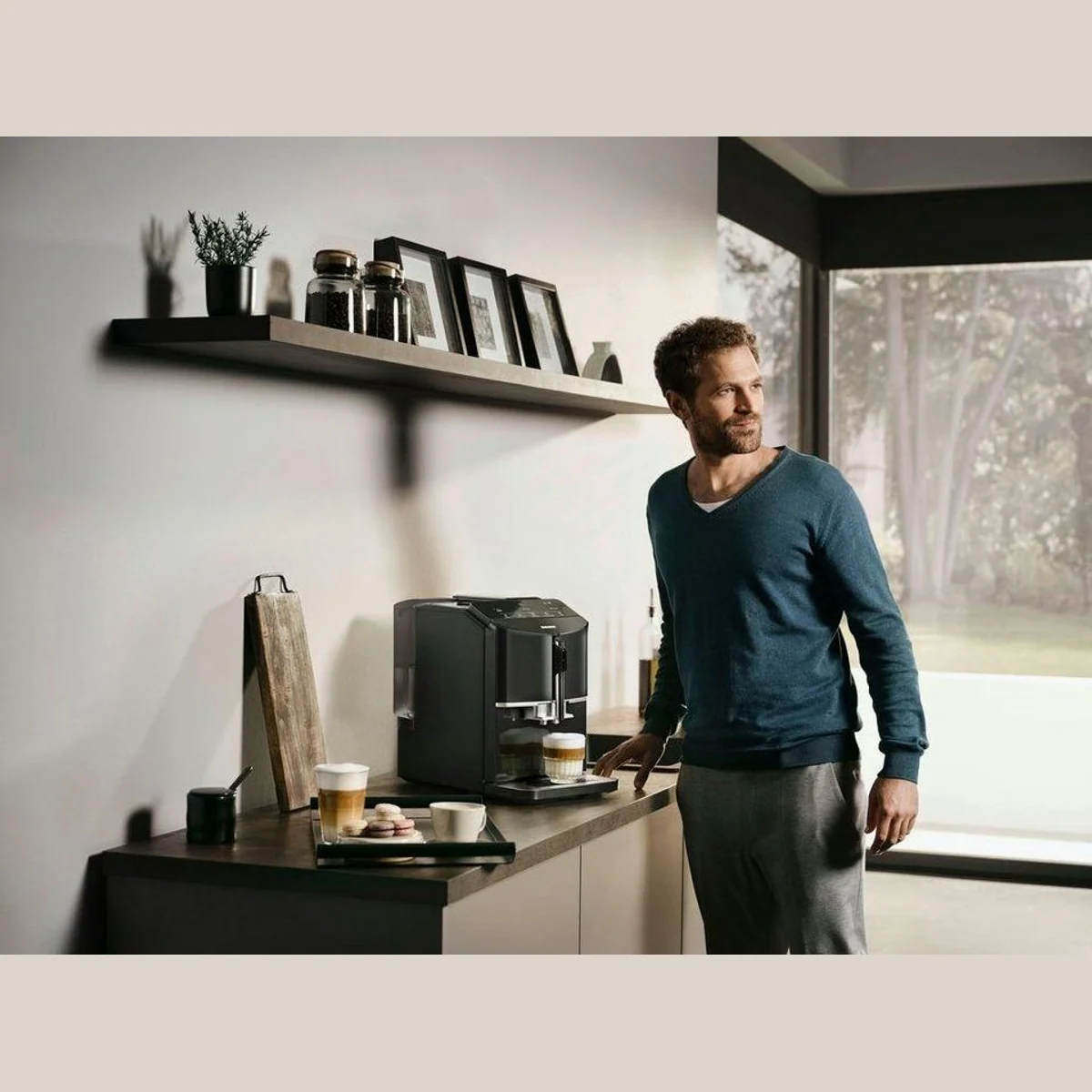 SIEMENS EQ.300 TF301E19 Kaffeevollautomat, OneTouch-Funktion, Keramikmahlwerk, elegante Optik 4