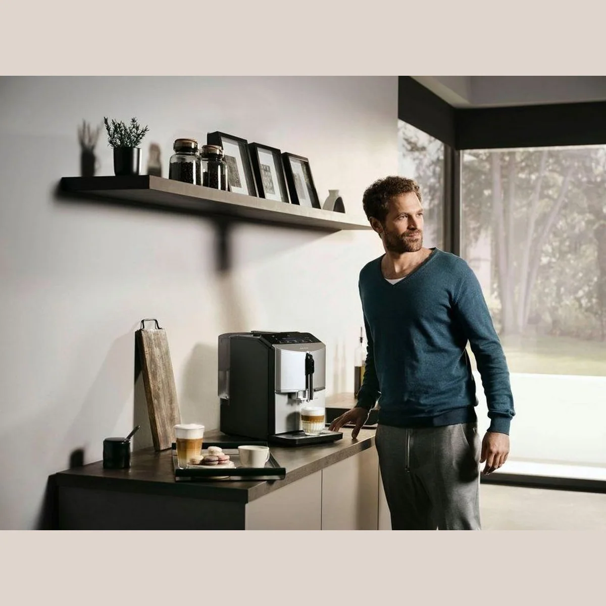 SIEMENS EQ300 TF303E07 Kaffeevollautomat, OneTouch-Funktion, Keramikmahlwerk, intuitives Display 5