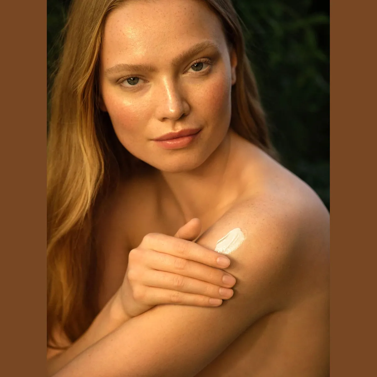Weleda Skin Food Light, leichte Feuchtigkeitspflege für Gesicht & Körper — zieht schnell ein, intensive Hydratation, angenehmes Hautgefühl 4