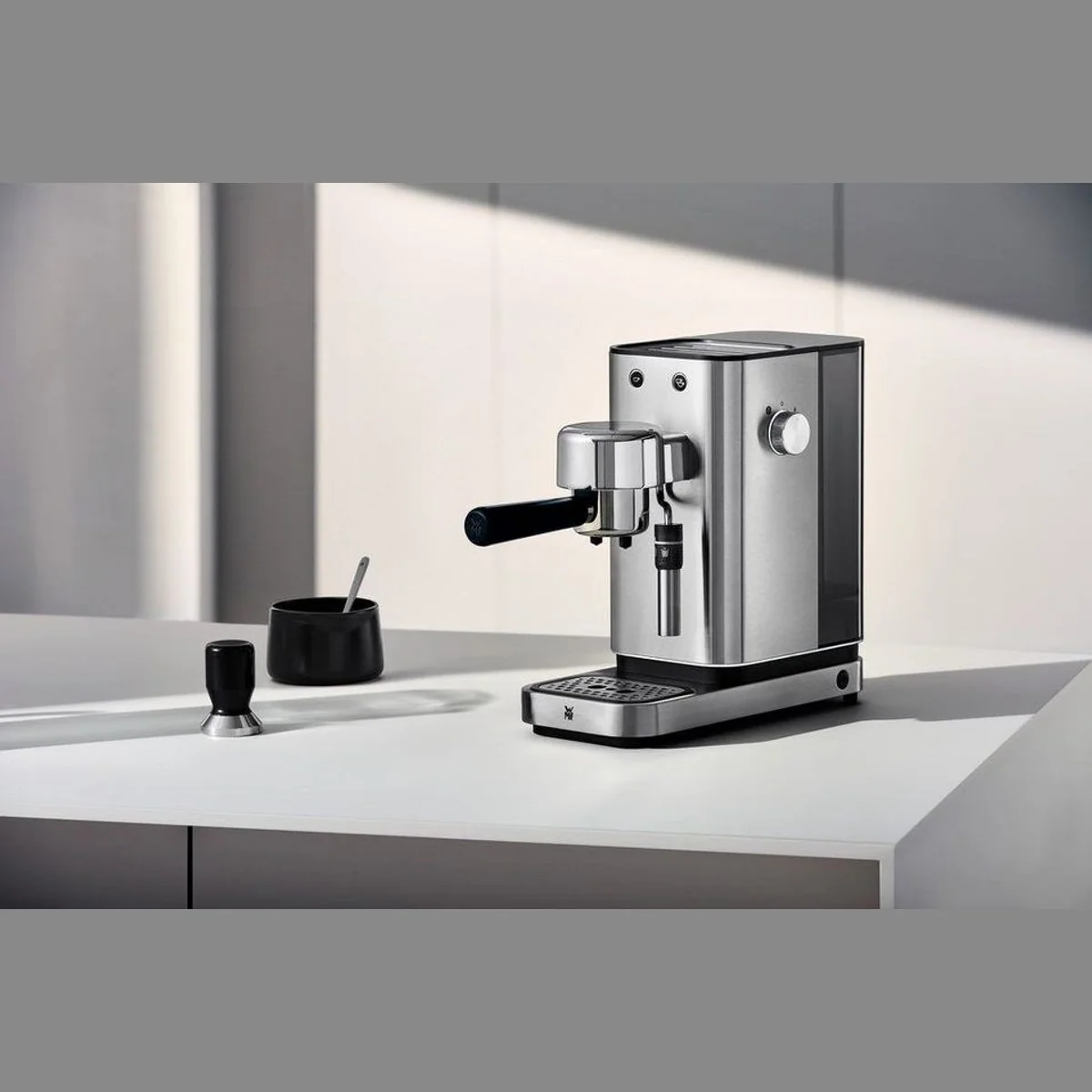 WMF Lumero Espressomaschine, kompakt, 15 bar Druck, elegante LED-Beleuchtung 2