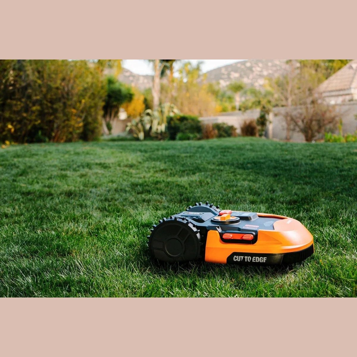 Worx Landroid M500 Plus, intelligente Rasenpflege für bis zu 500 m² 2